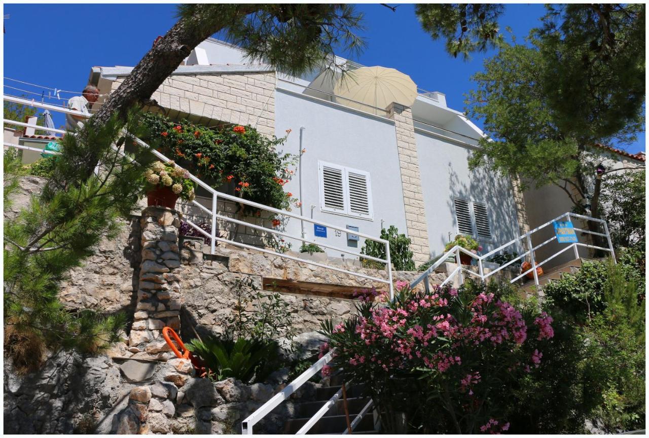 Apartments Elvis Примоштен Екстер'єр фото