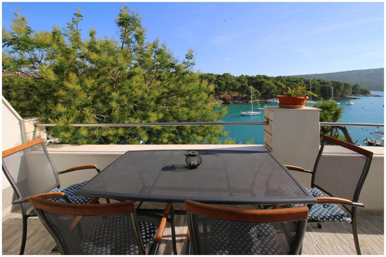 Apartments Elvis Примоштен Екстер'єр фото