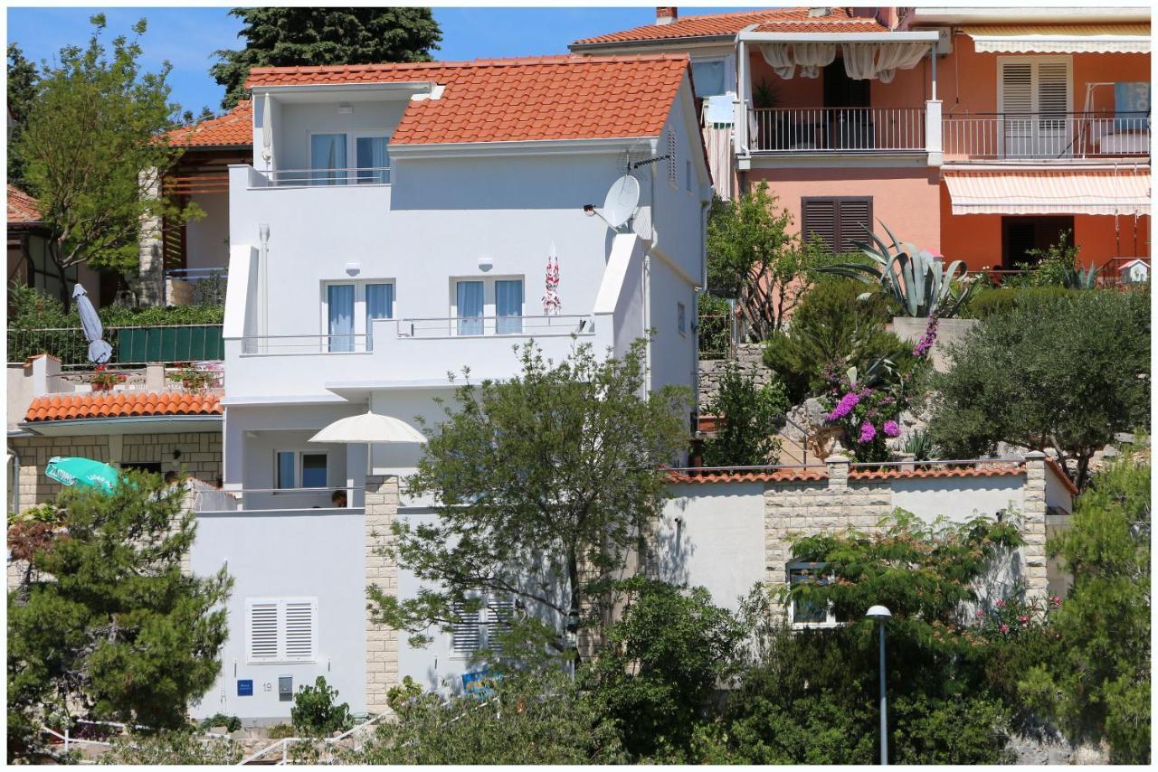 Apartments Elvis Примоштен Екстер'єр фото